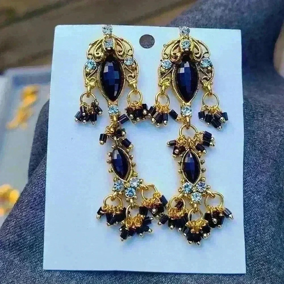 Vintage Gold-toned black stone and clear rhinestones earrings - Picture 6 of 17
